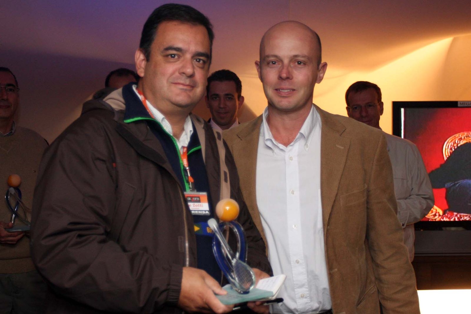 De Zotti Comunicações recebendo homenagem no Torneio de Tênis de Blumenau