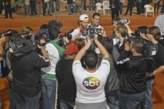 De Zotti coordenando a Coletiva de Imprensa, no encerramento da carreira de tenista do Guga, no Aberto de Tênis de Santa Catarina