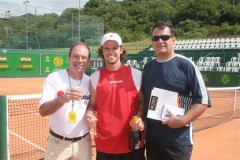 Maurício Ronaldo, o tenista Ricardo Mello e De Zotti, no torneio em Santa Catarina