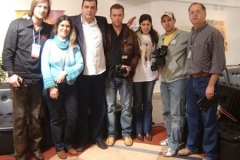 Com colegas jornalistas na cobertura do Show de Pedro e Thiago, na Fenac