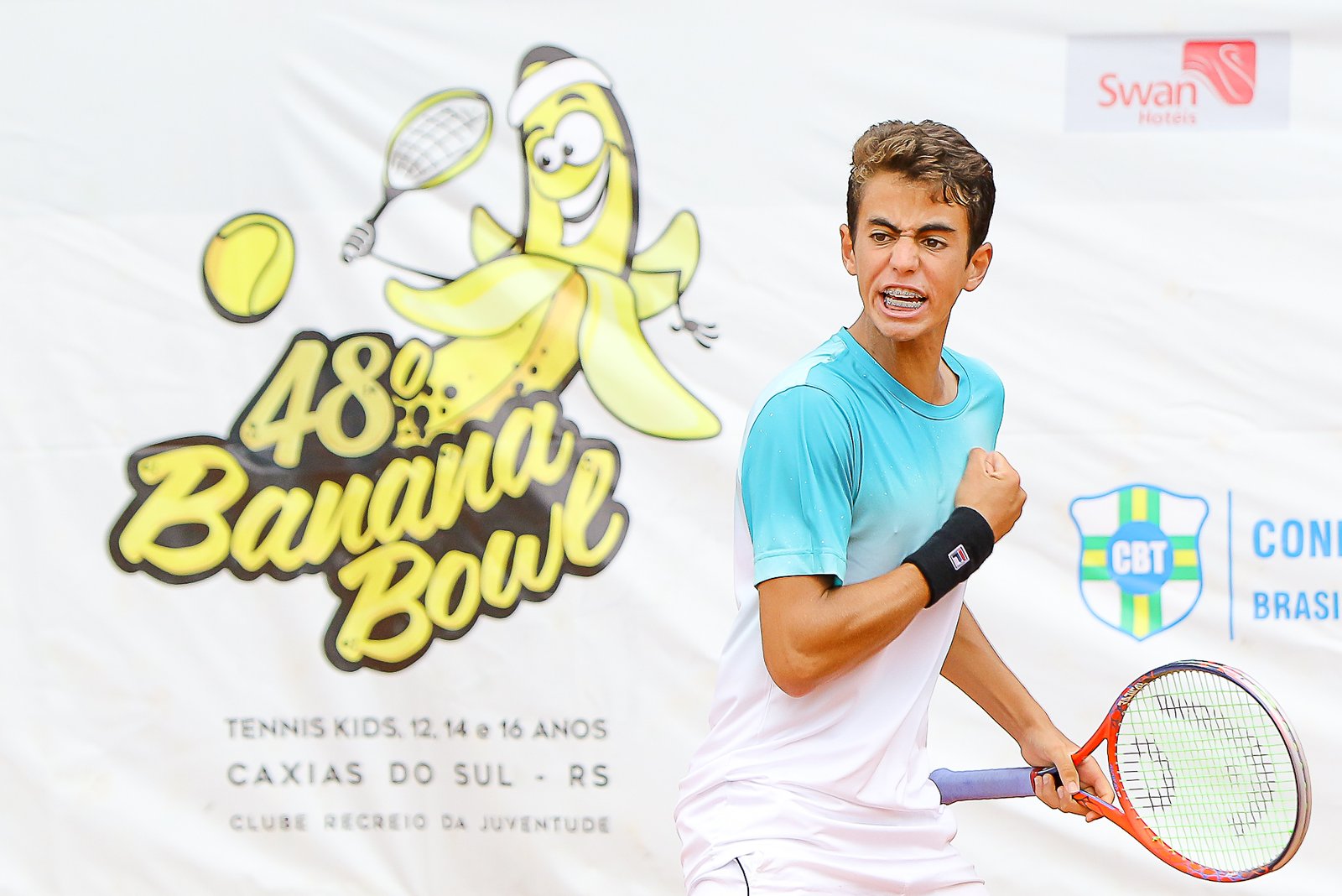 Brasileiro João Victor Loureiro é campeão nos 16 anos do Banana Bowl