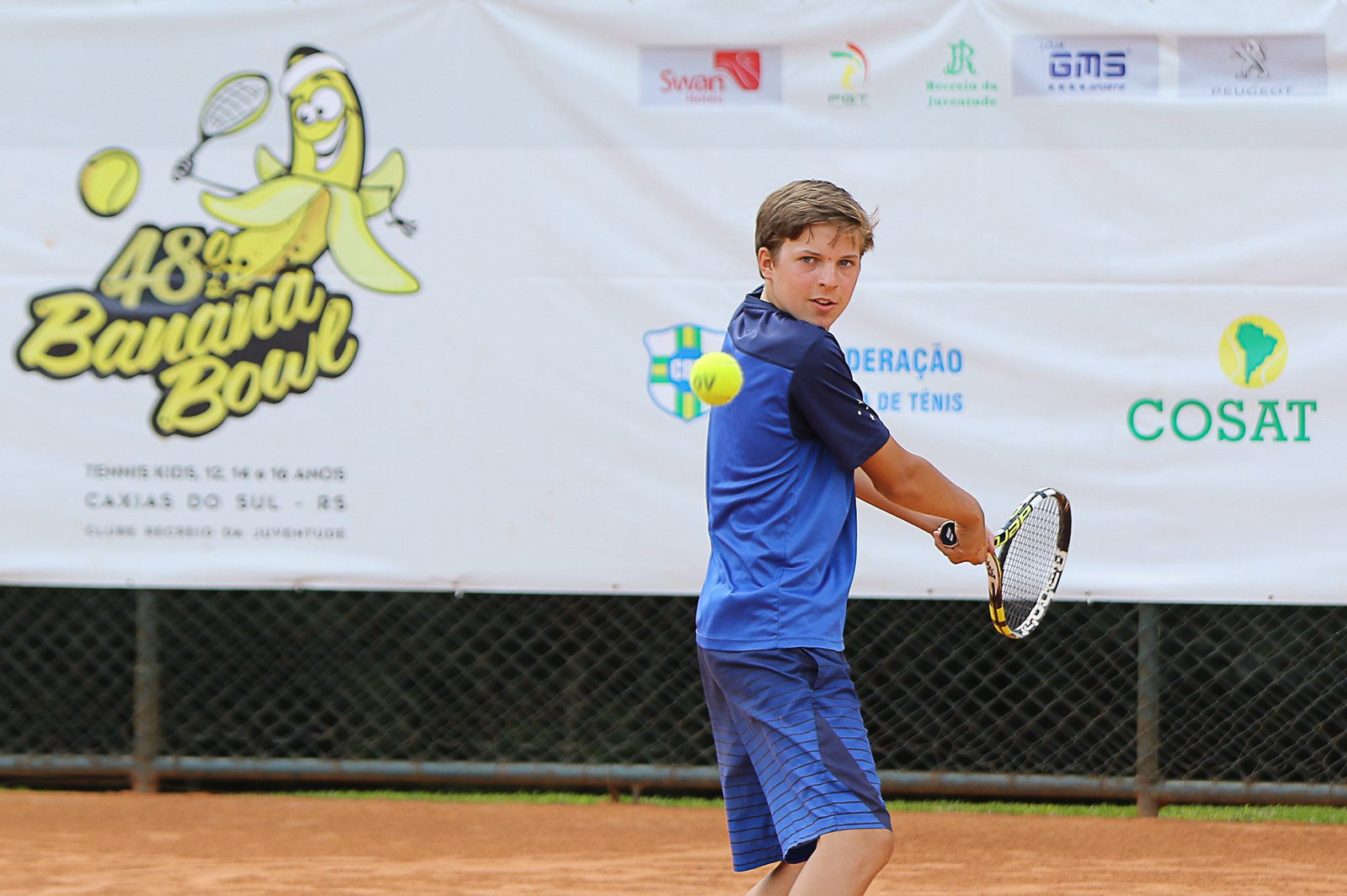 Tenista goiano de 14 anos vence o Banana Bowl e vai disputar