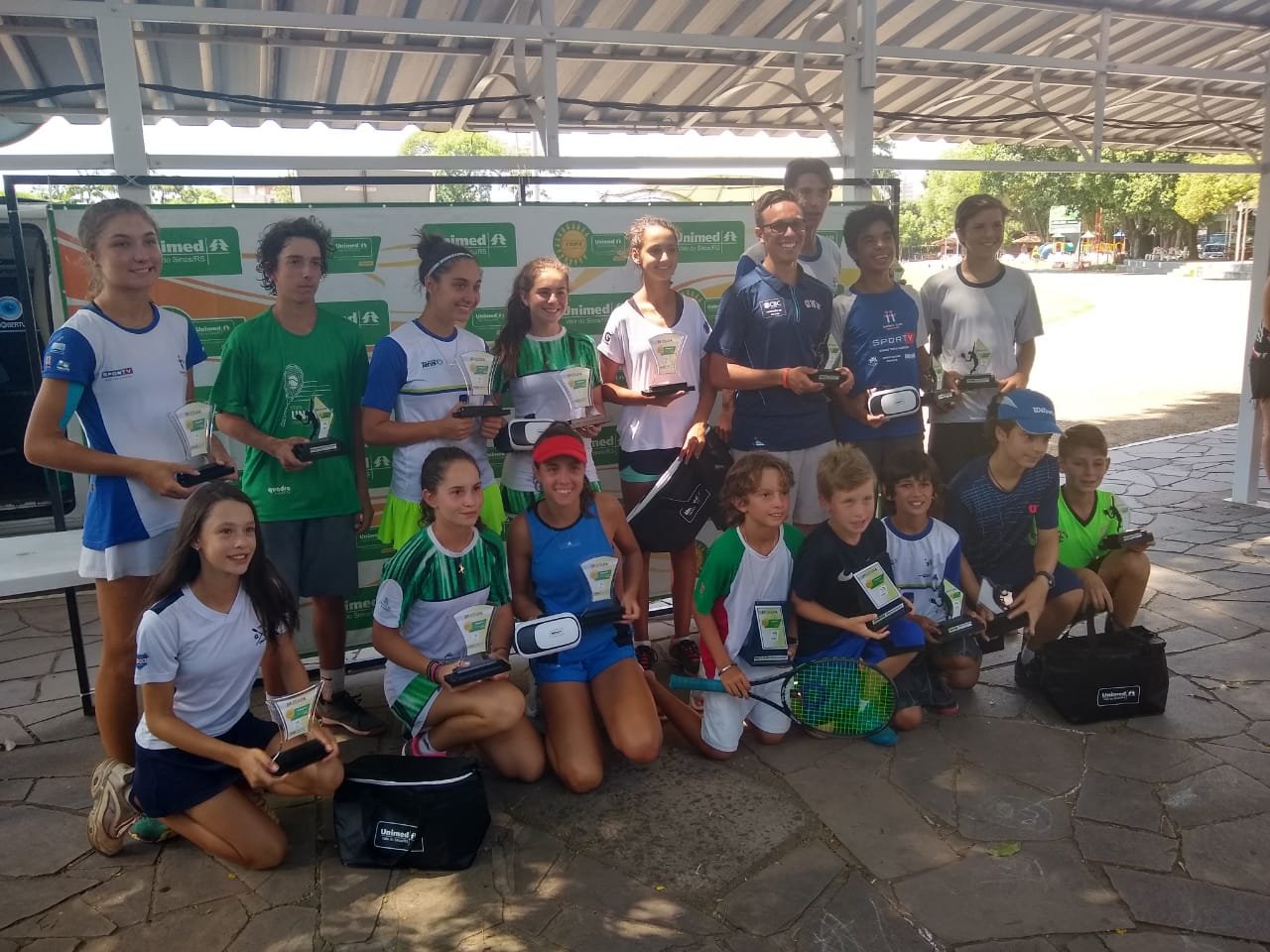 Tenistas do RS, SC e PR comemoram títulos na Copa Unimed VS