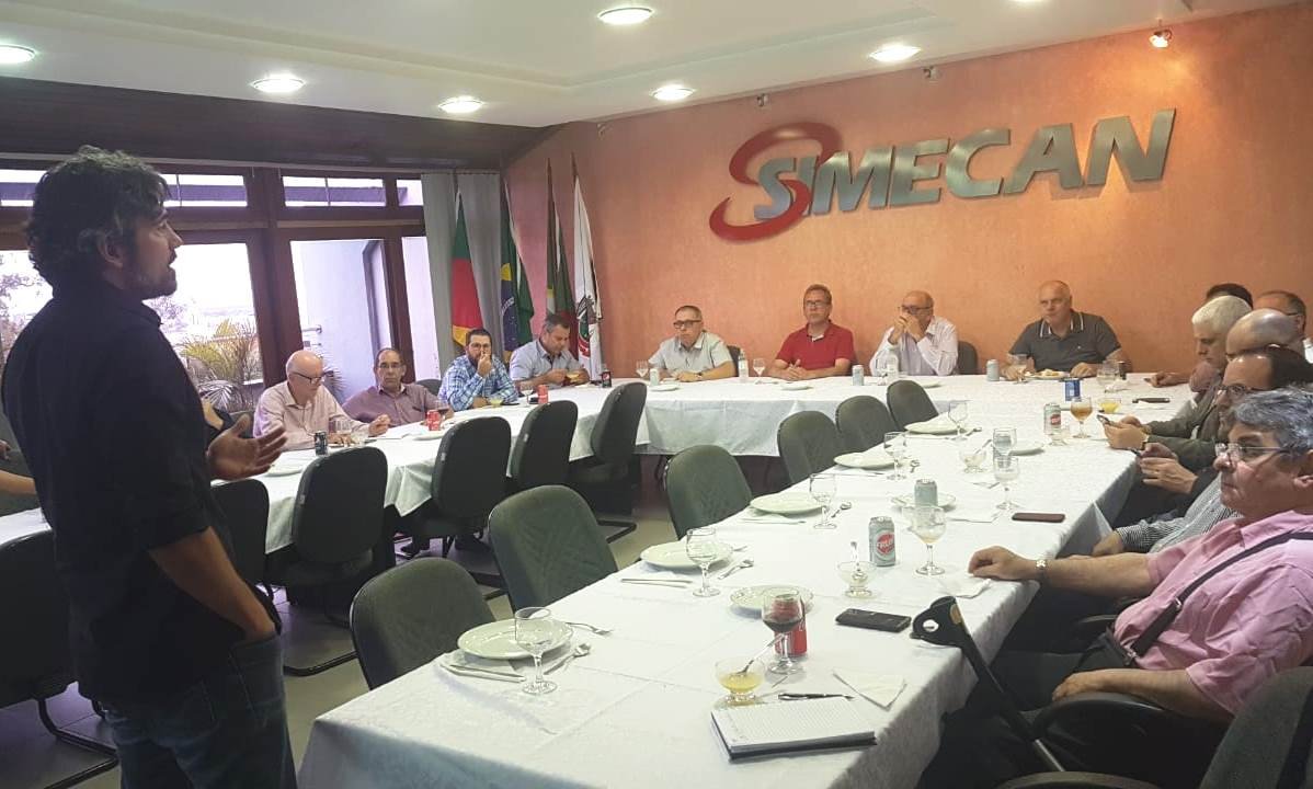 Economista Igor Morais participa da reunião de diretoria plena do Simecan