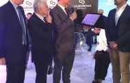 Entidades do setor calçadista fazem homenagem ao governador do RS na abertura da Couromoda
