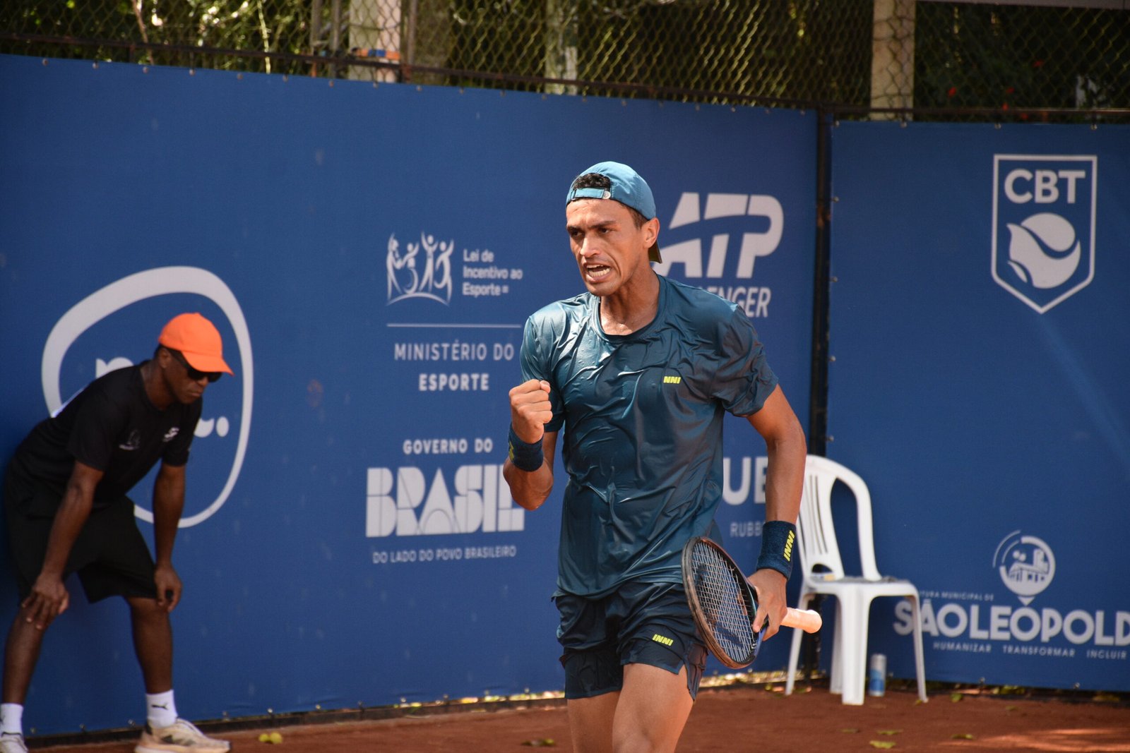 Batalha de quase quatro horas garante brasileiro nas quartas de final do São Léo Open